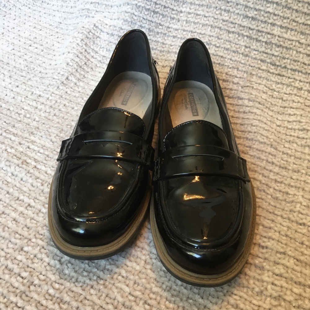 Women's Patent Black Clarks Loafers (Size 8.5)